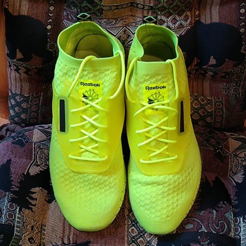 Reebok Zoku Runner Ultra Knit Is, BS56313 Solar Yellow Black White Men's Sz 9.5 - Picture 2 of 11